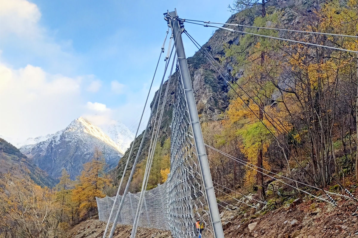 Lavori di mitigazione del rischio di caduta massi a monte del ru Pompillard e della SR 17